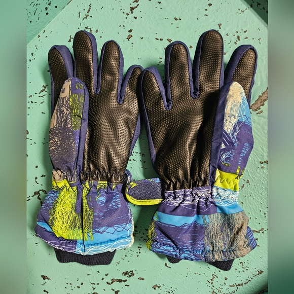 Winter Gloves - Picture 2 of 2